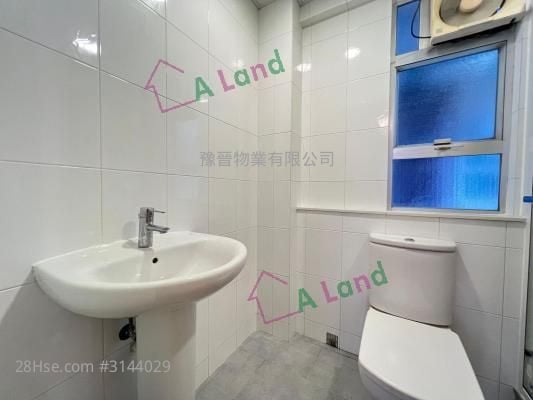 Bedford Gardens Sell Studio , 1 Bathroom 1,160 ft²