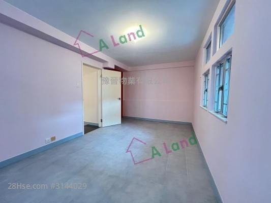 Bedford Gardens Sell Studio , 1 Bathroom 1,160 ft²