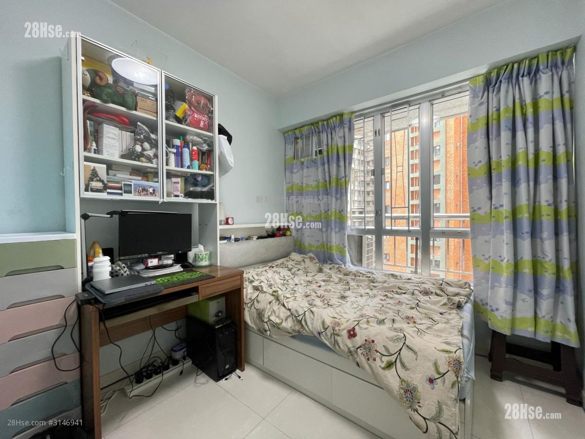 Grand Court Sell 3 Bedrooms , 2 Bathrooms 799 ft²