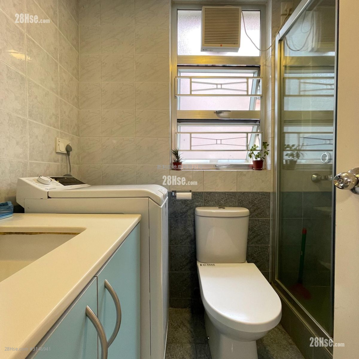 Grand Court Sell 3 Bedrooms , 2 Bathrooms 799 ft²