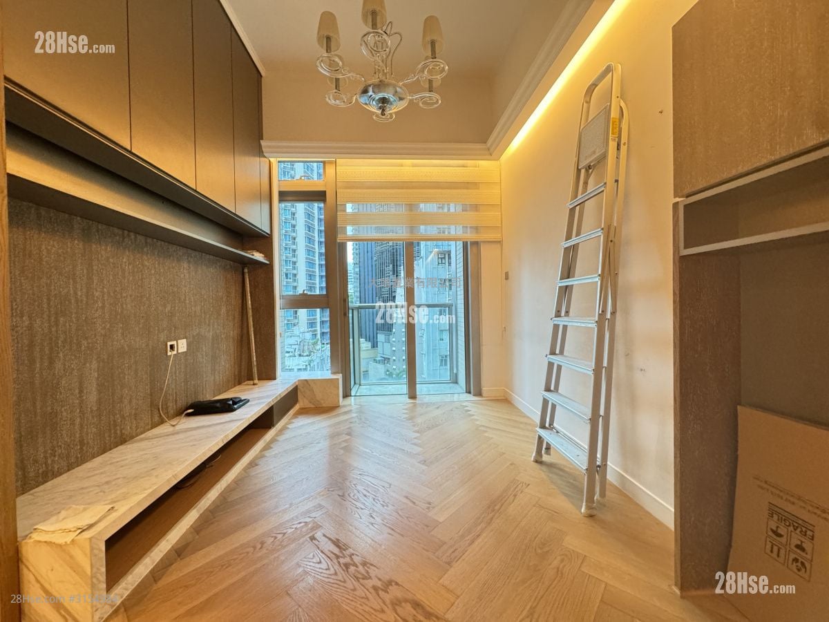 The Avenue Rental 2 Bedrooms 760 ft²