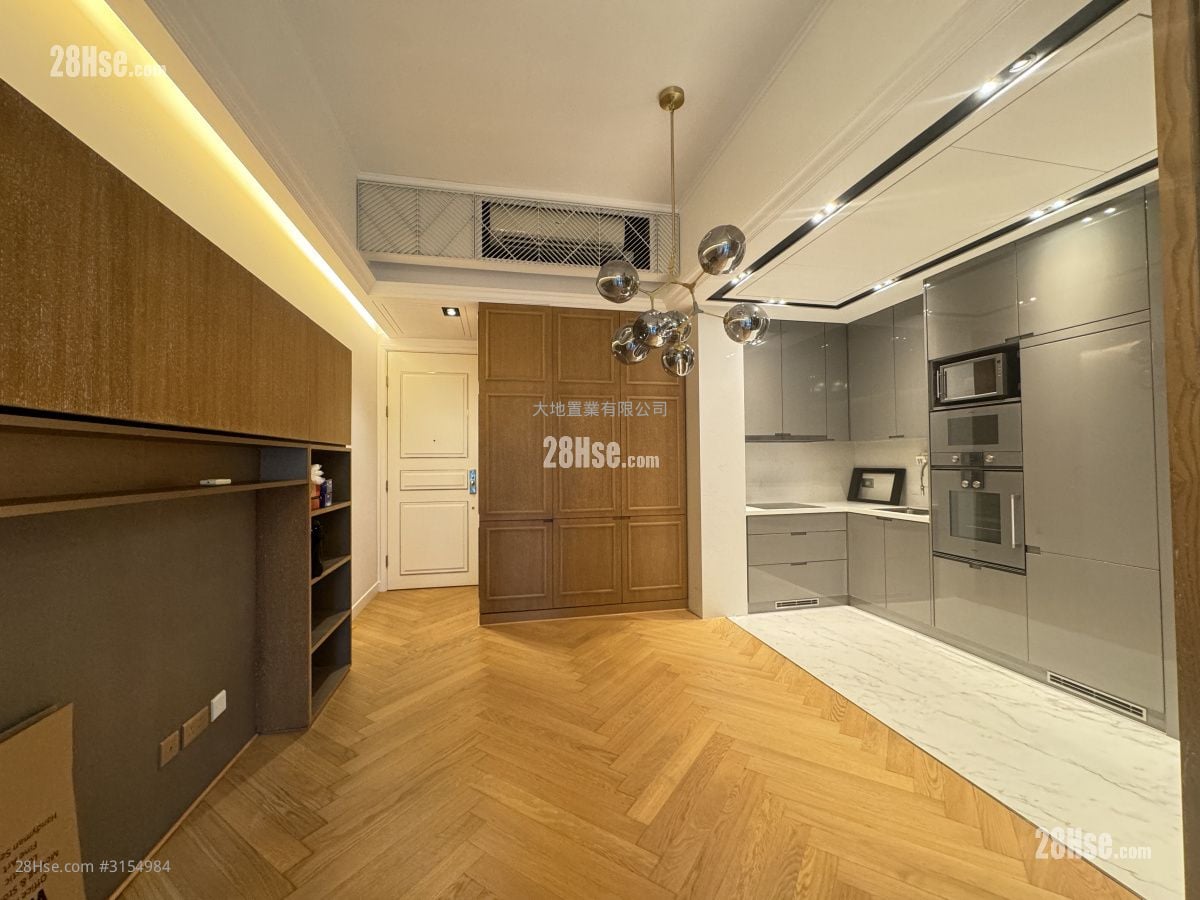 The Avenue Rental 2 Bedrooms 760 ft²