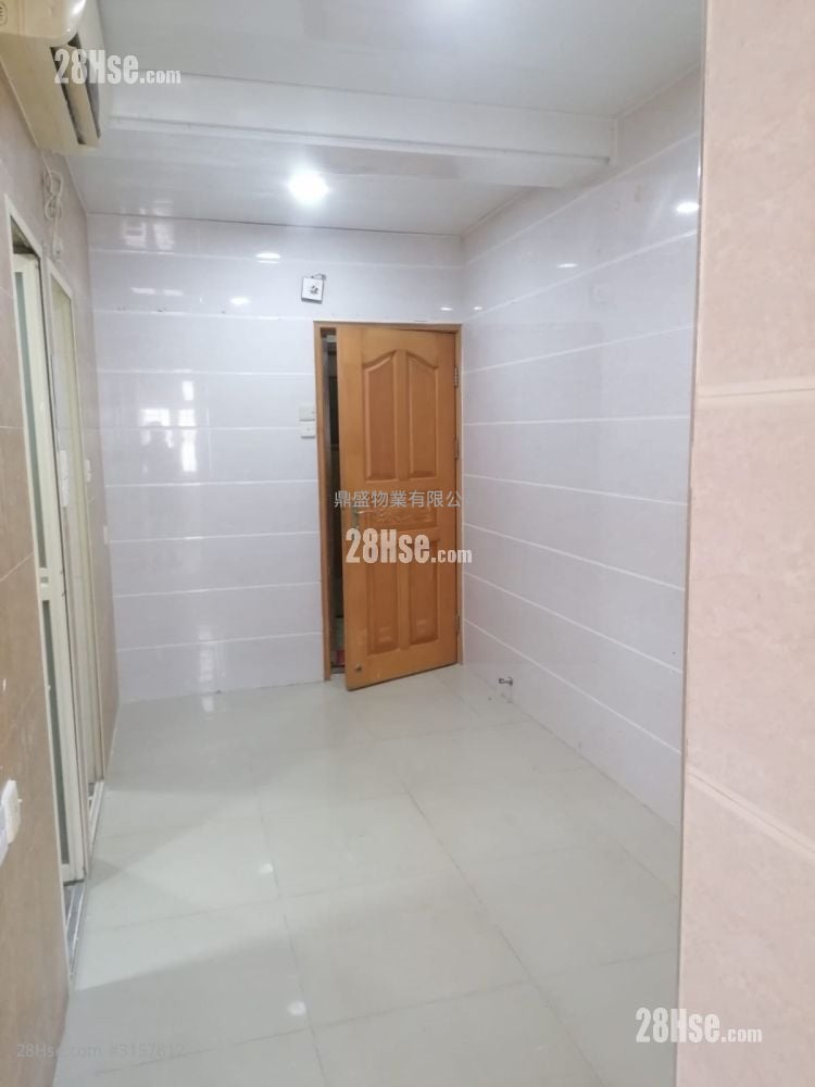 Yen Dack Building Rental 2 bedrooms , 1 bathroom 326 ft²