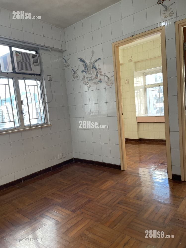 Hung Wai Building Sell 2 Bedrooms 305 ft²