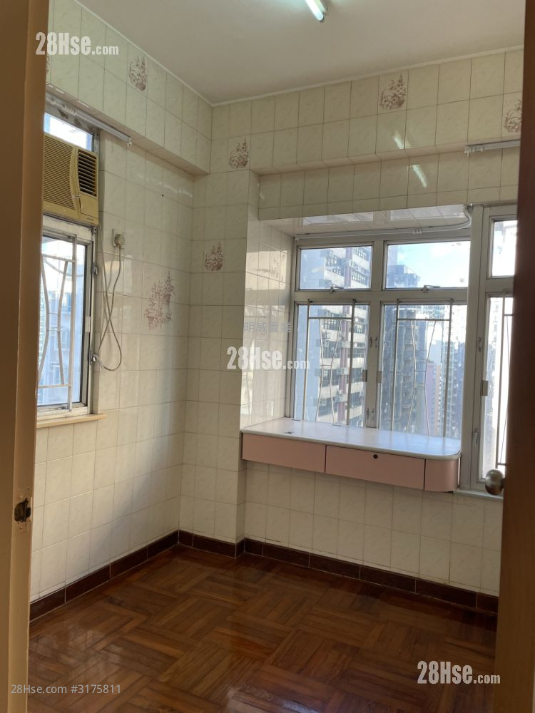 Hung Wai Building Sell 2 Bedrooms 305 ft²