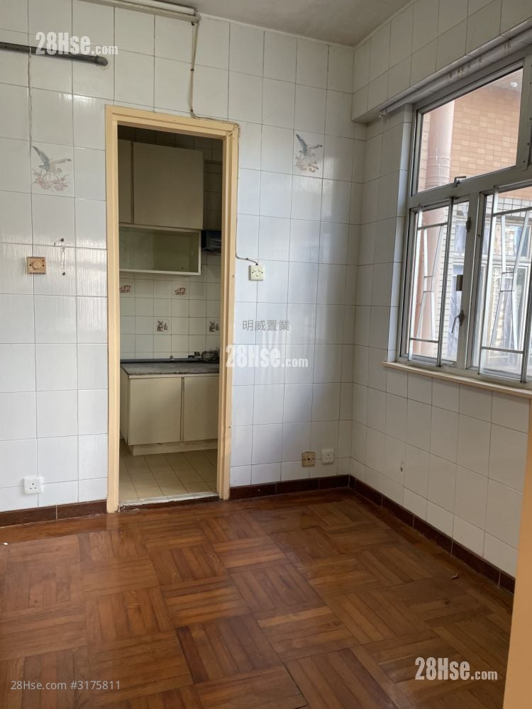 Hung Wai Building Sell 2 Bedrooms 305 ft²