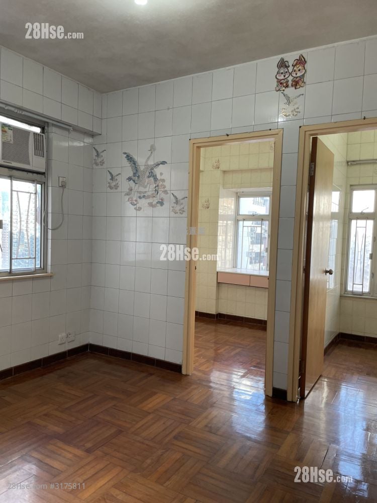 Hung Wai Building Sell 2 Bedrooms 305 ft²