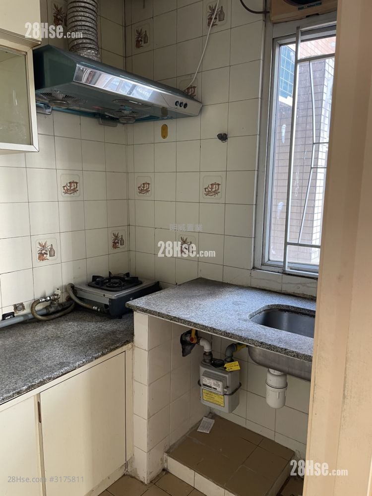 Hung Wai Building Sell 2 Bedrooms 305 ft²