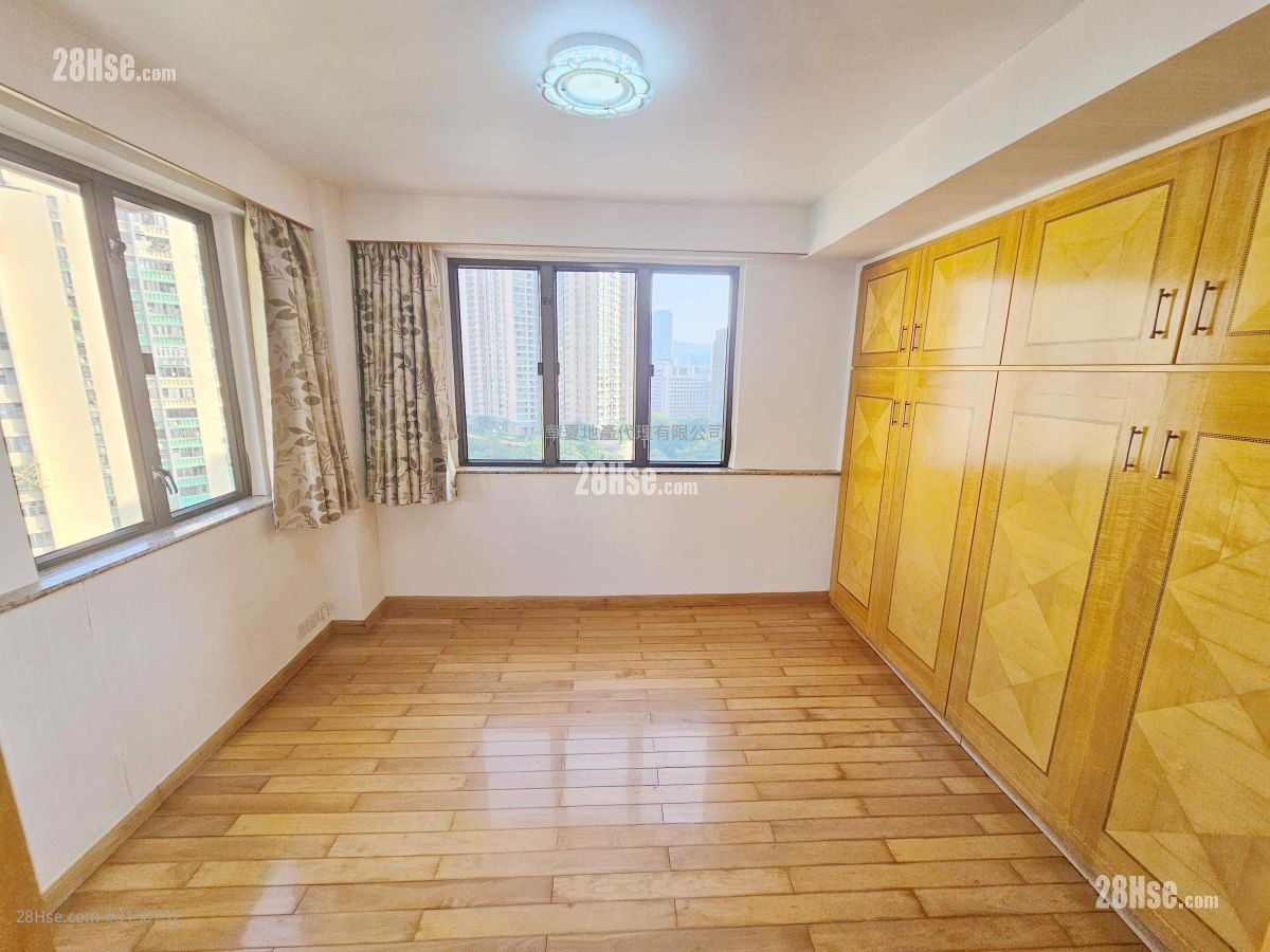 Greenfield Terrace Rental 3 Bedrooms , 2 Bathrooms 952 ft²