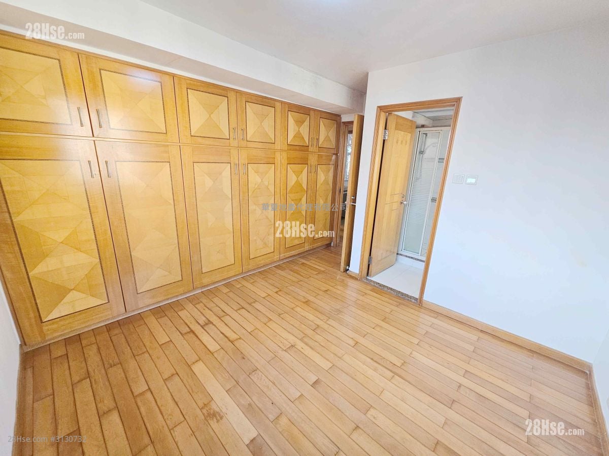 Greenfield Terrace Rental 3 Bedrooms , 2 Bathrooms 952 ft²