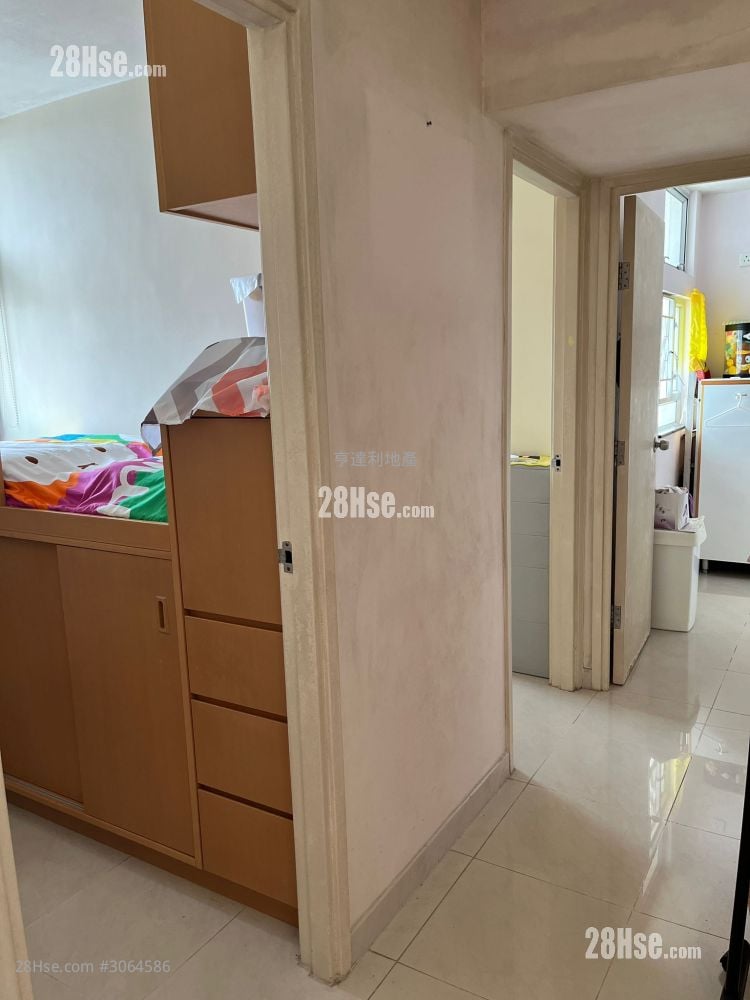 Tung Shing Court Sell 3 Bedrooms , 1 Bathroom 559 ft²