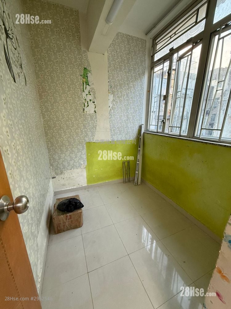151 Temple Street Sell 3 Bedrooms , 3 Bathrooms 644 ft²