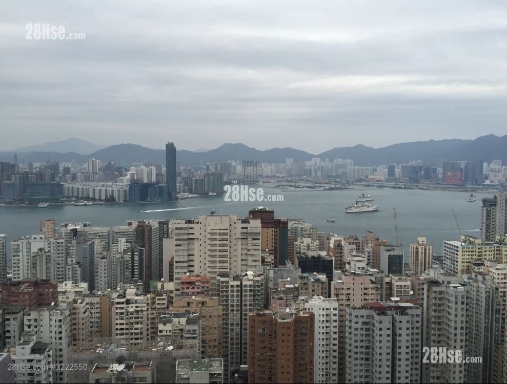 Summit Court Sell 4 Bedrooms , 3 Bathrooms 1,407 ft²