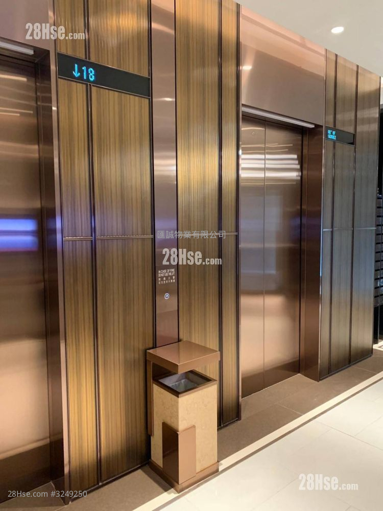 Upper East Sell 285 ft²