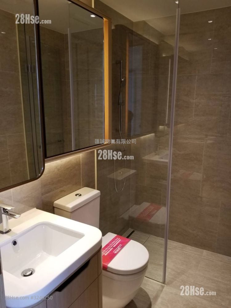 Upper East Sell 285 ft²