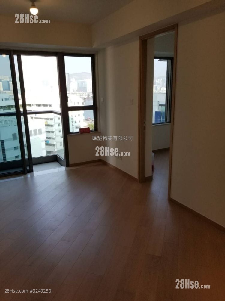 Upper East Sell 285 ft²