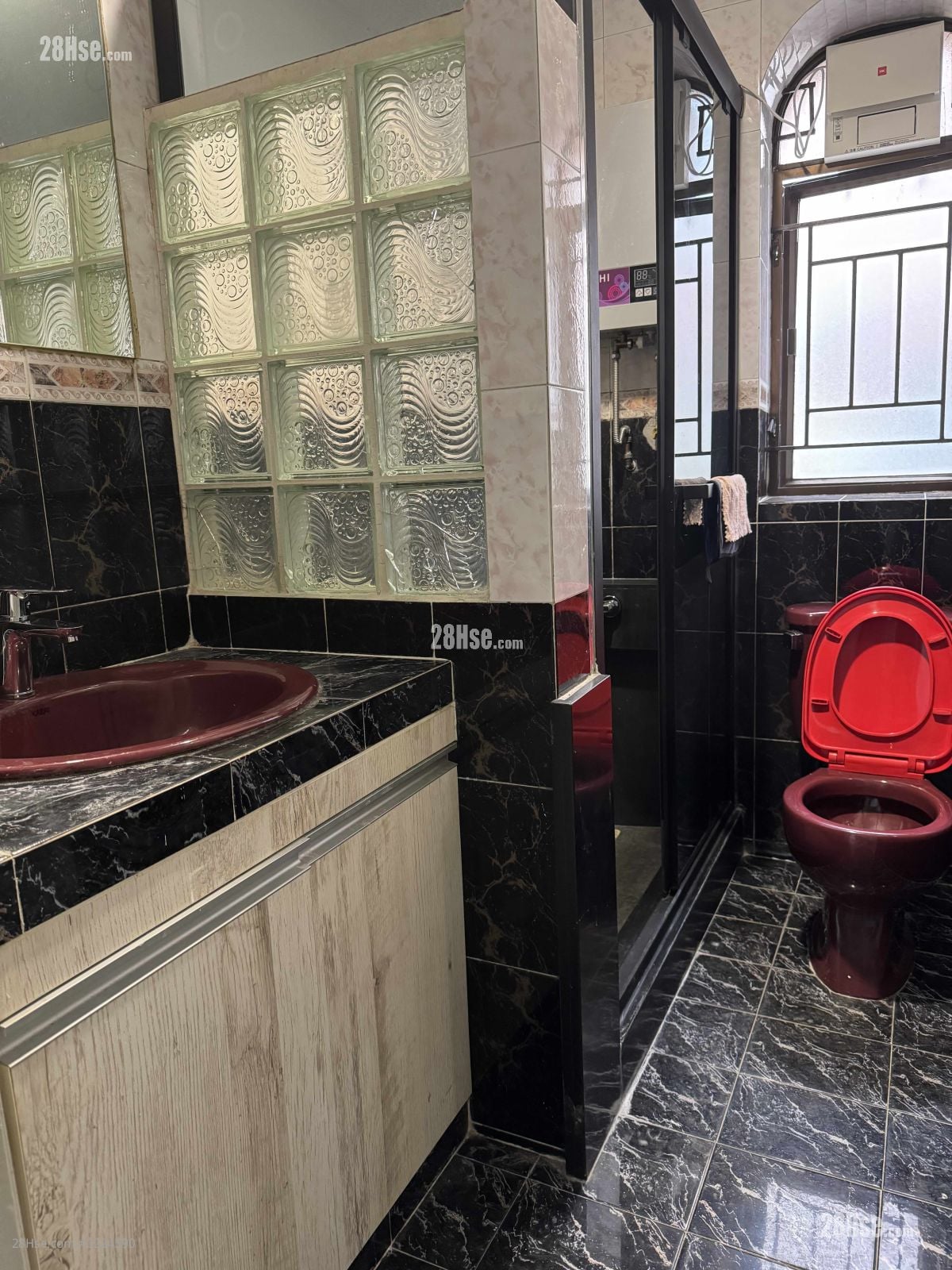 新界屯门嘉才里稔湾花园 租盘 2 房 , 1 浴室 650 平方尺