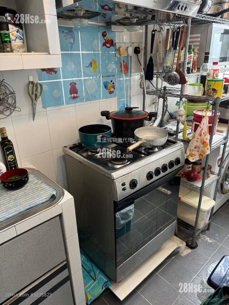 Kwong Lam Court Sell 3 Bedrooms , 1 Bathroom 543 ft²