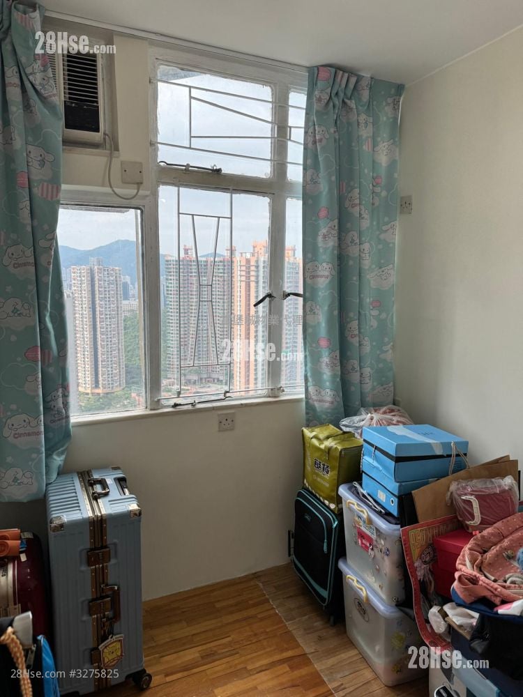 Kwong Lam Court Sell 3 Bedrooms , 1 Bathroom 543 ft²