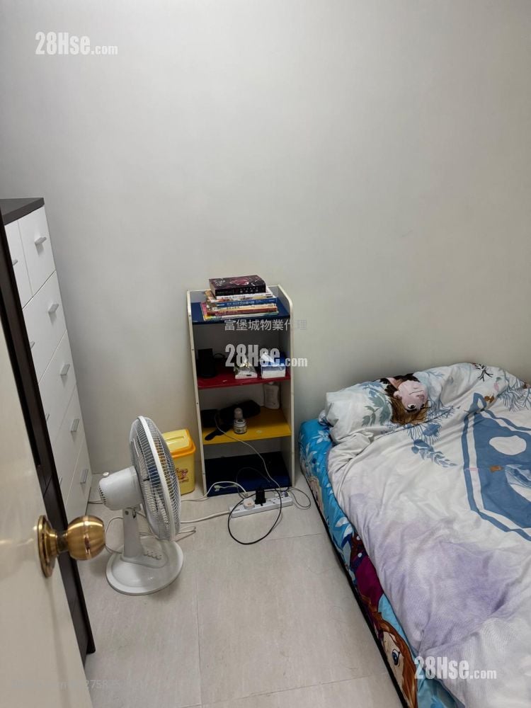 Kwong Lam Court Sell 3 Bedrooms , 1 Bathroom 543 ft²