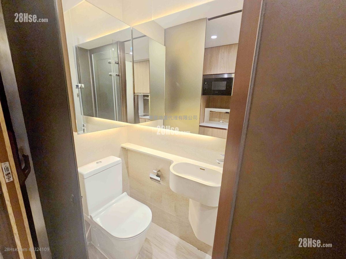 Seven Victory Avenue Rental Studio , 1 Bathroom 180 ft²