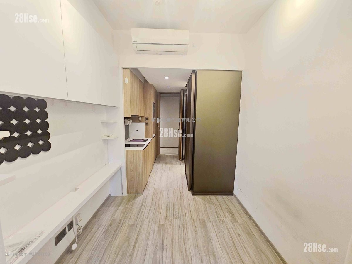 Seven Victory Avenue Rental Studio , 1 Bathroom 180 ft²