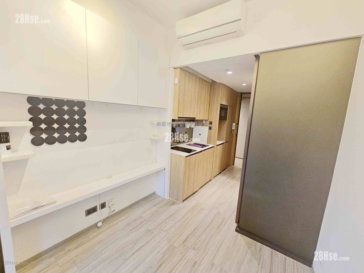 Seven Victory Avenue Rental Studio , 1 Bathroom 180 ft²