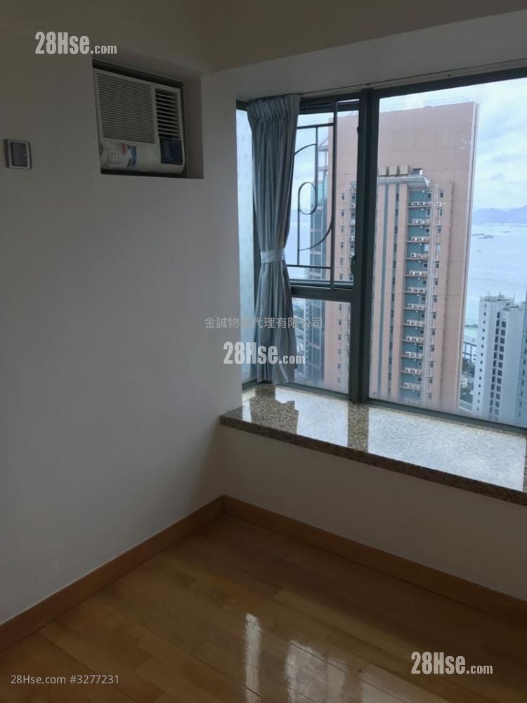 Queen's Terrace Sell 2 Bedrooms , 1 Bathroom 534 ft²