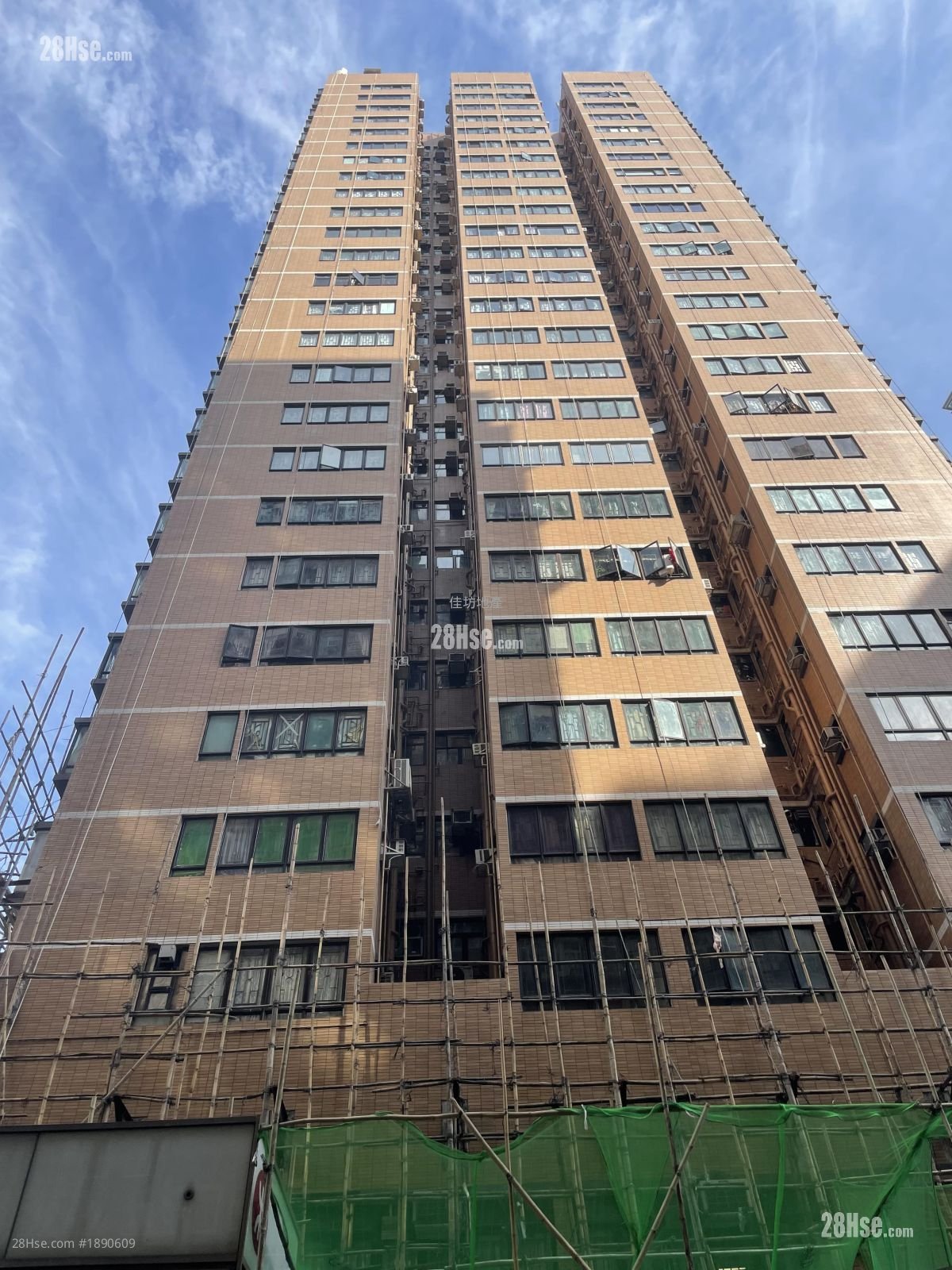 Roca Centre Sell 3 Bedrooms , 2 Bathrooms 747 ft²