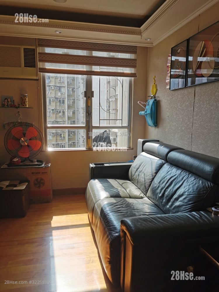 Hiu Lai Court Sell 3 Bedrooms , 2 Bathrooms 536 ft²