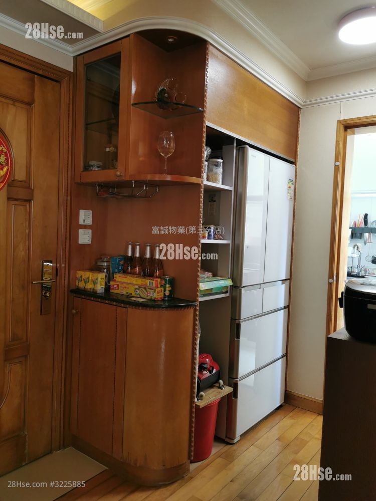 Hiu Lai Court Sell 3 Bedrooms , 2 Bathrooms 536 ft²