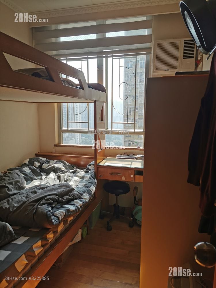 Hiu Lai Court Sell 3 Bedrooms , 2 Bathrooms 536 ft²