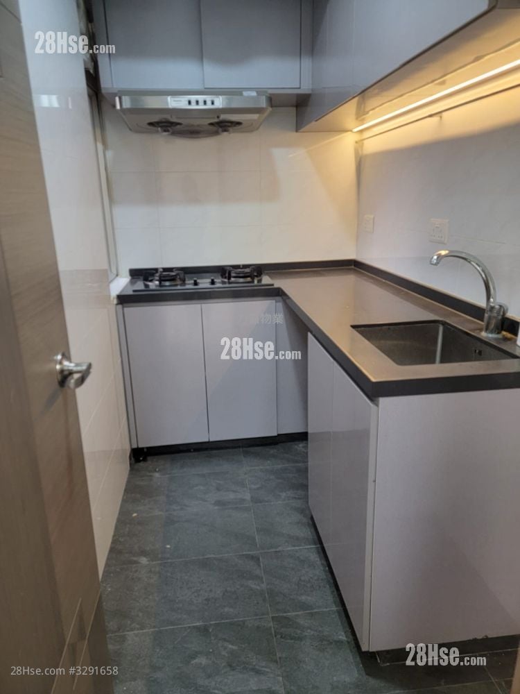 Tung Po Building Sell 3 Bedrooms , 1 Bathroom 476 ft²