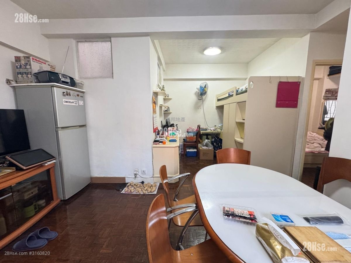 Command Tower Sell 2 Bedrooms , 1 Bathroom 415 ft²