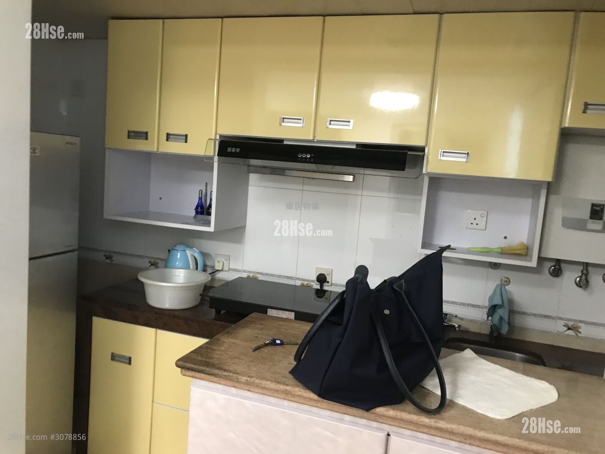 Pearl Court Sell 2 Bedrooms , 1 Bathroom 395 ft²