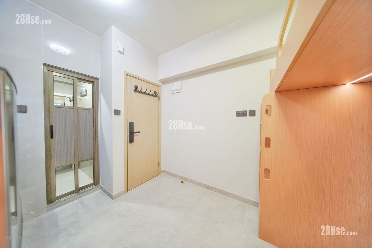 伟安大厦 租盘 180 平方尺