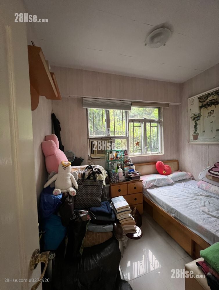 Wah Fai House Sell 3 Bedrooms , 1 Bathroom 429 ft²