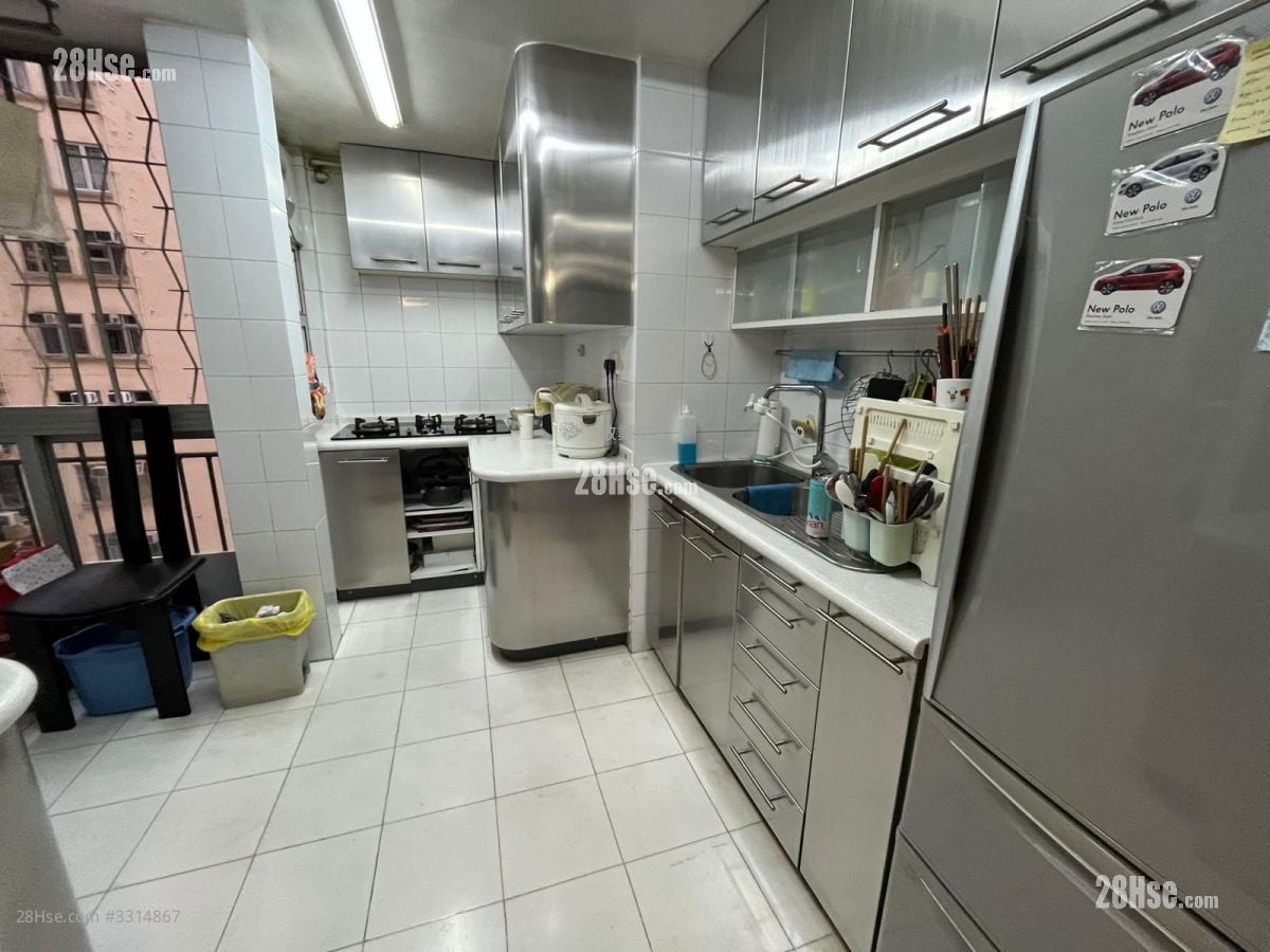 Mei Foo Sun Chuen Sell 4 Bedrooms , 2 Bathrooms 1,326 ft²