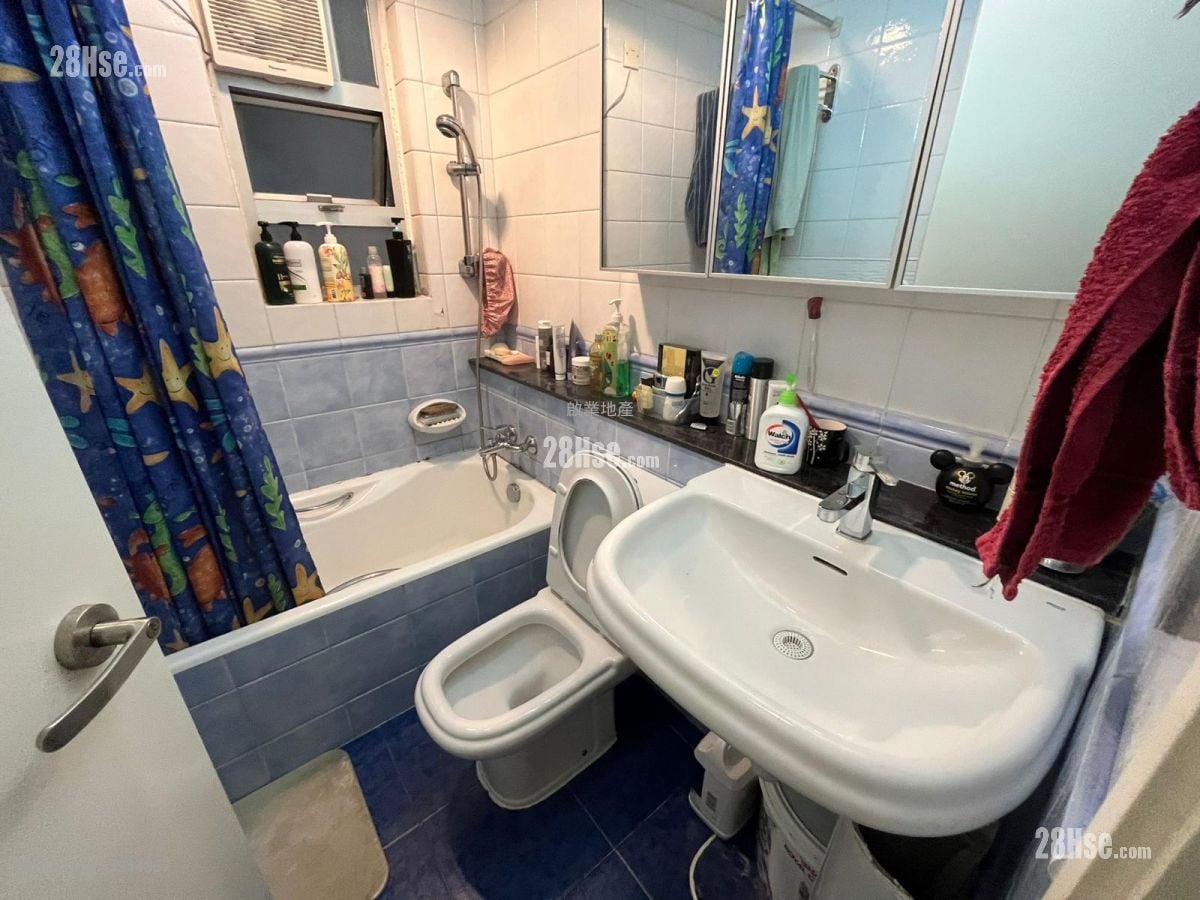 Mei Foo Sun Chuen Sell 4 Bedrooms , 2 Bathrooms 1,326 ft²