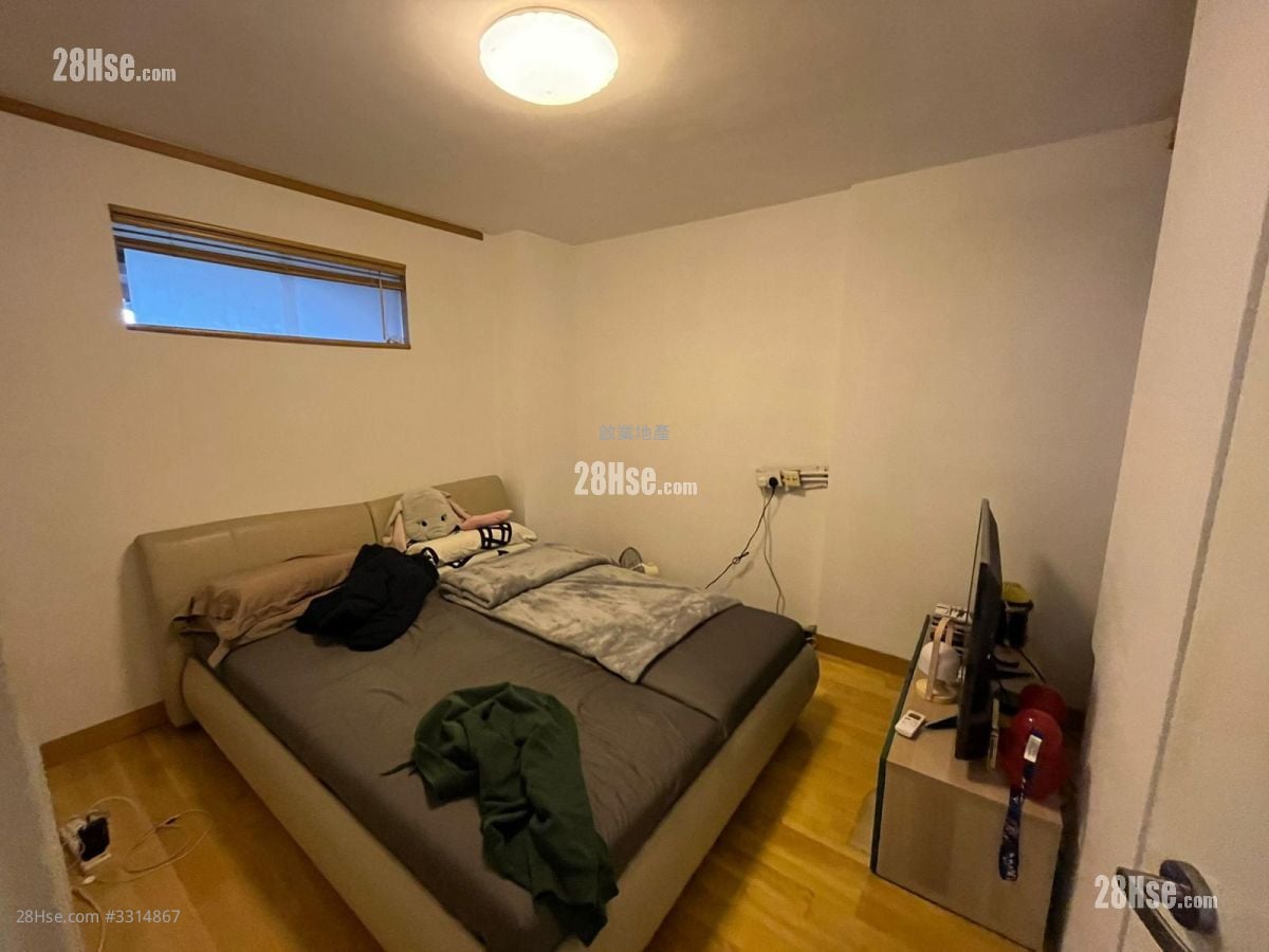 Mei Foo Sun Chuen Sell 4 Bedrooms , 2 Bathrooms 1,326 ft²