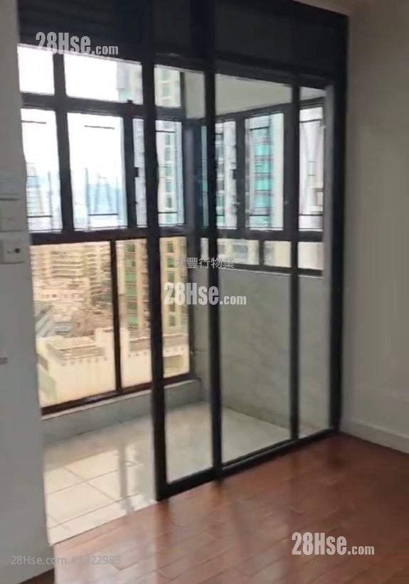 Tip Top Mansion Rental 3 Bedrooms , 2 Bathrooms 1,346 ft²