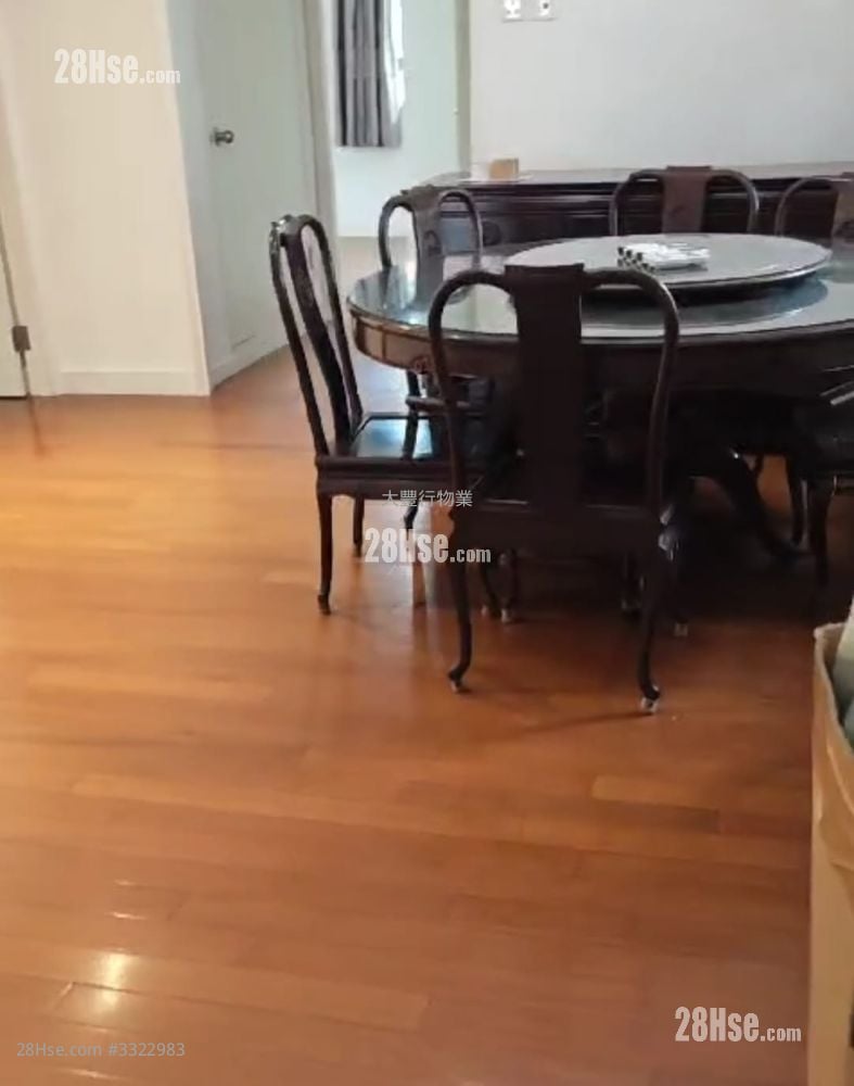 Tip Top Mansion Rental 3 Bedrooms , 2 Bathrooms 1,346 ft²