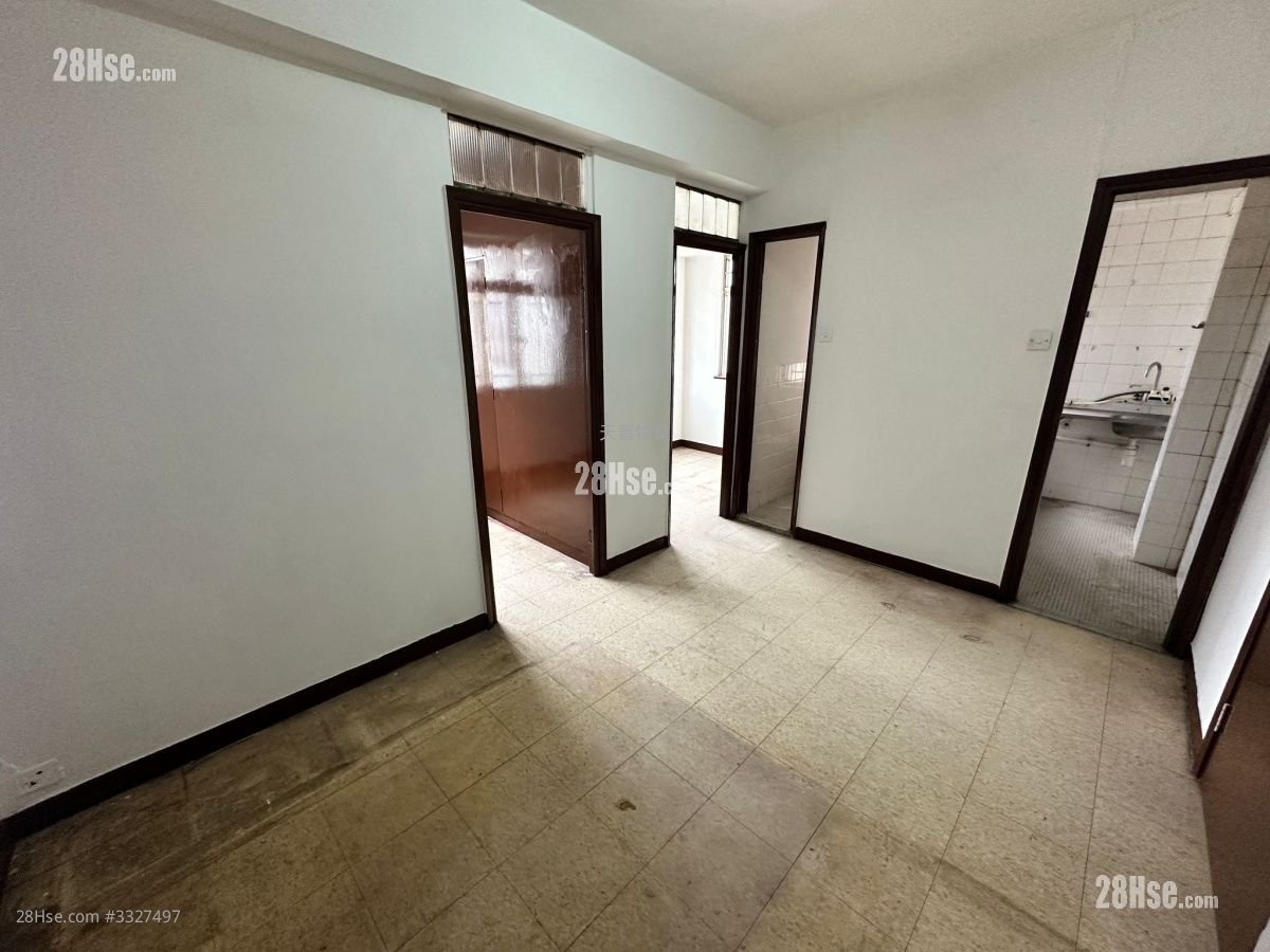 Sang On Building Sell 2 Bedrooms , 1 Bathroom 332 ft²