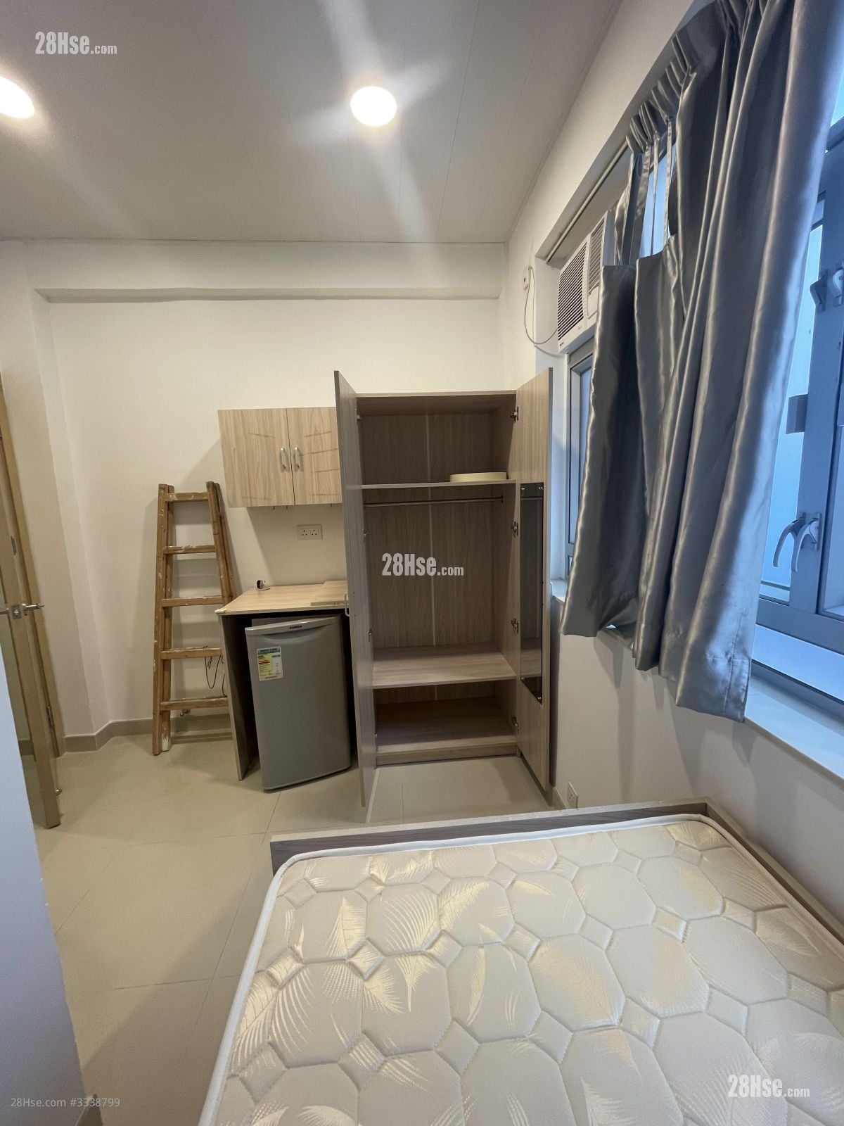 Walk-Up Building Rental 85 ft²