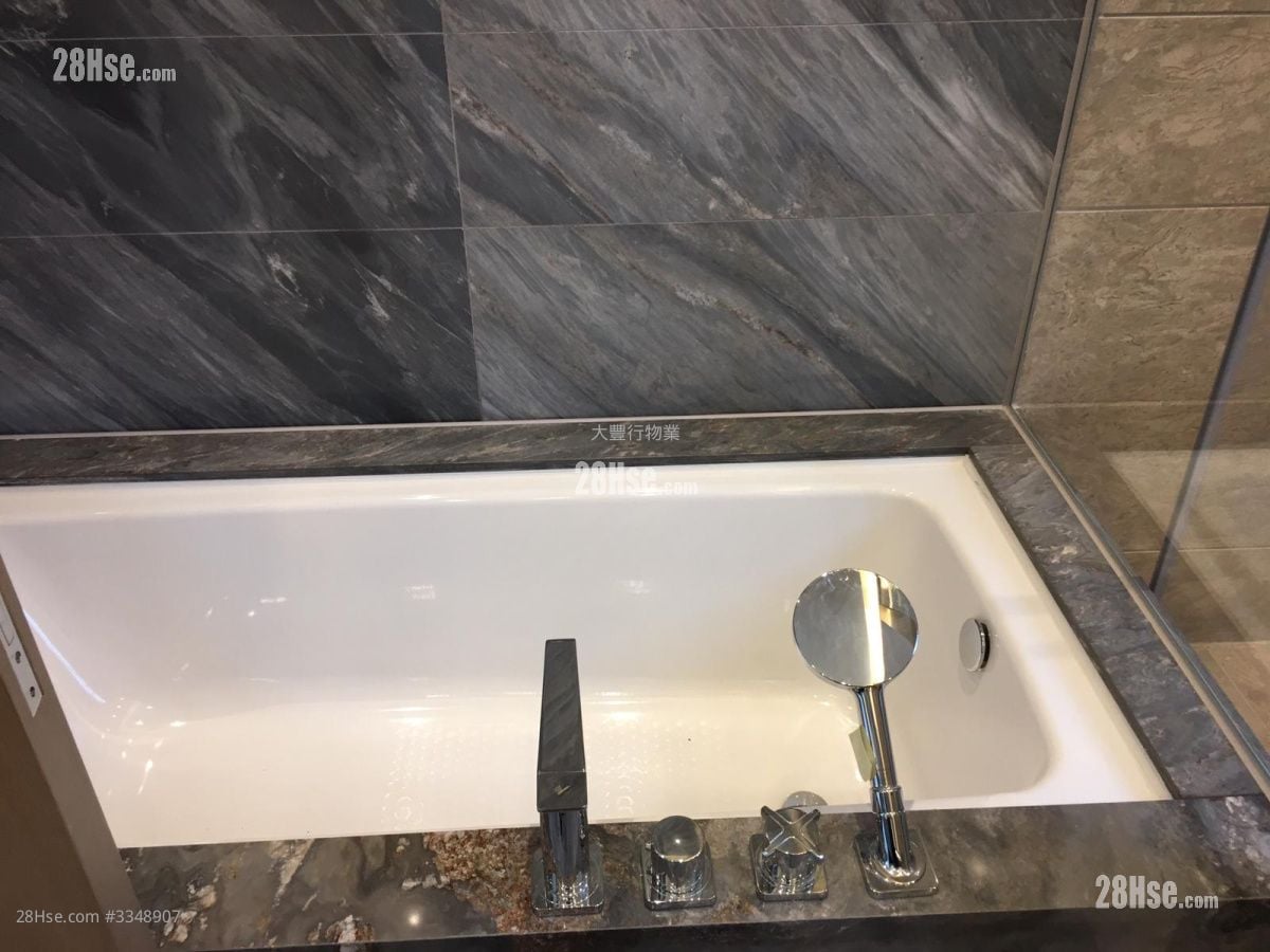 Cristallo Rental 3 Bedrooms 1,306 ft²