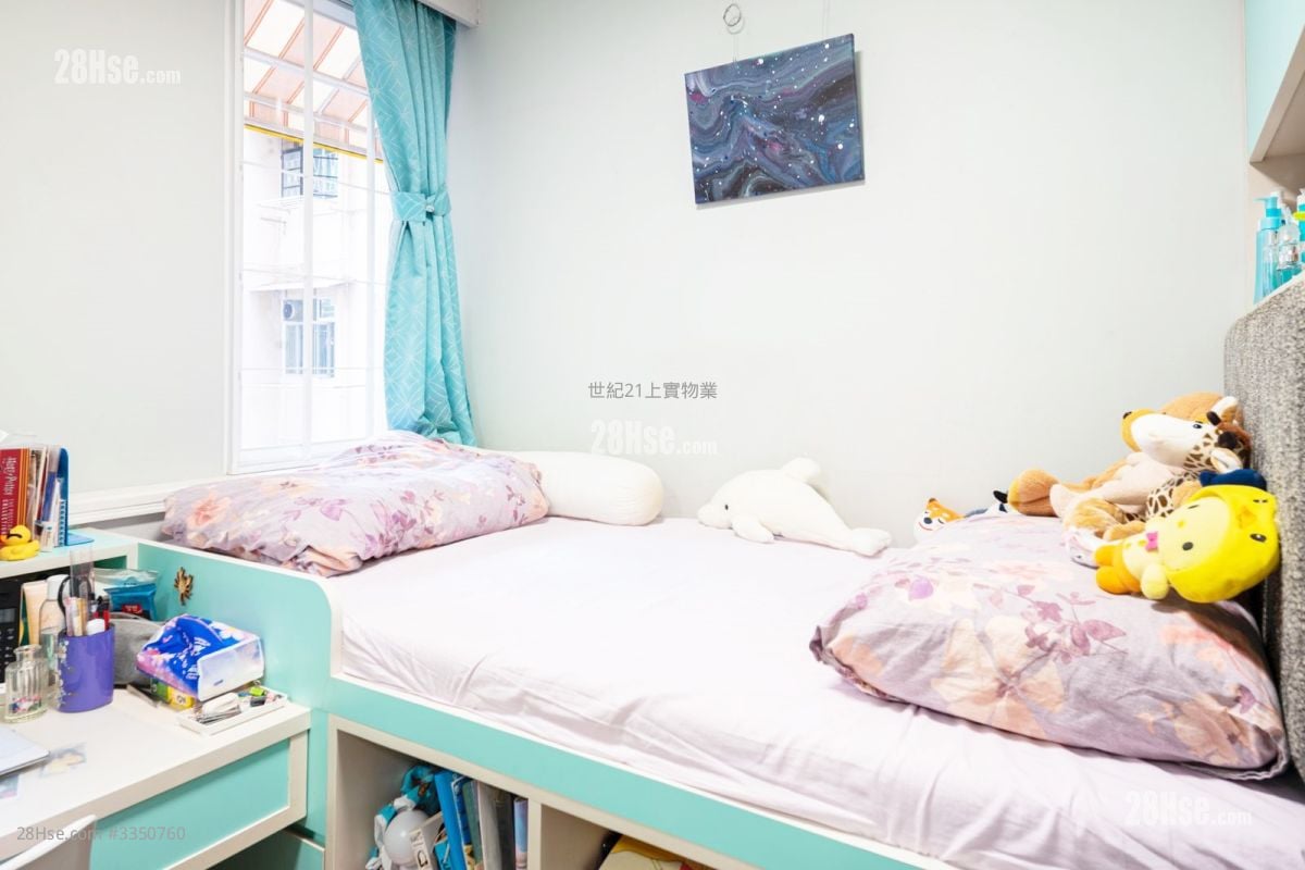 Avon Court Sell 3 Bedrooms , 2 Bathrooms 926 ft²