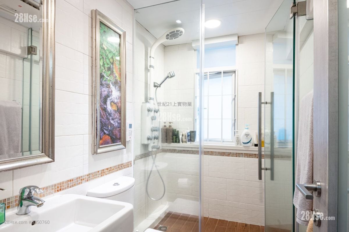 Avon Court Sell 3 Bedrooms , 2 Bathrooms 926 ft²