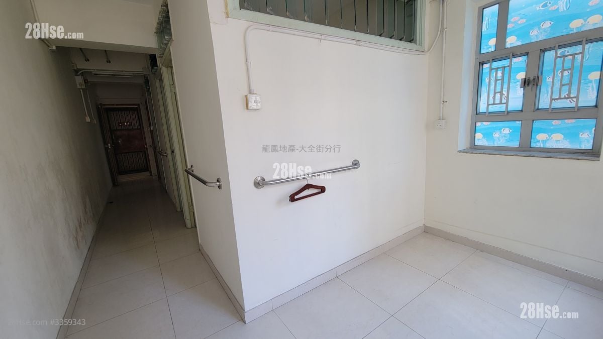 Chung Hing Building Sell 2 Bedrooms , 1 Bathroom 374 ft²