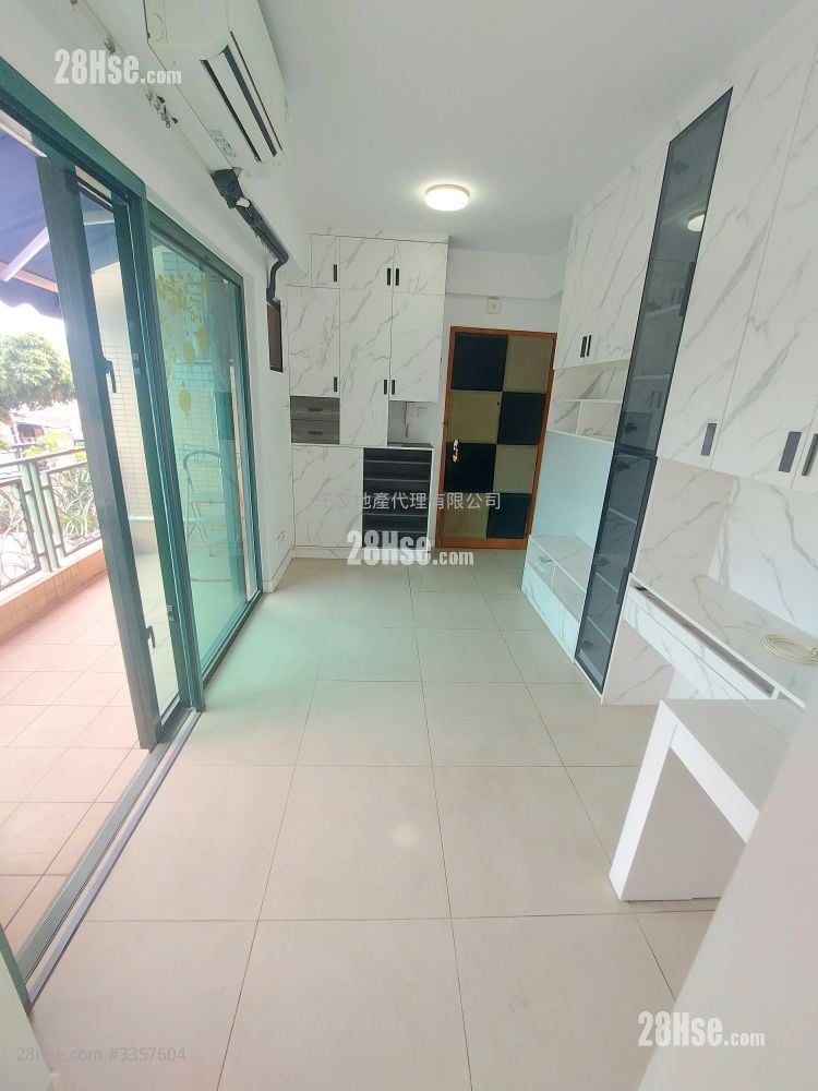 Deep Bay Grove Sell 2 Bedrooms , 1 Bathroom 395 ft²