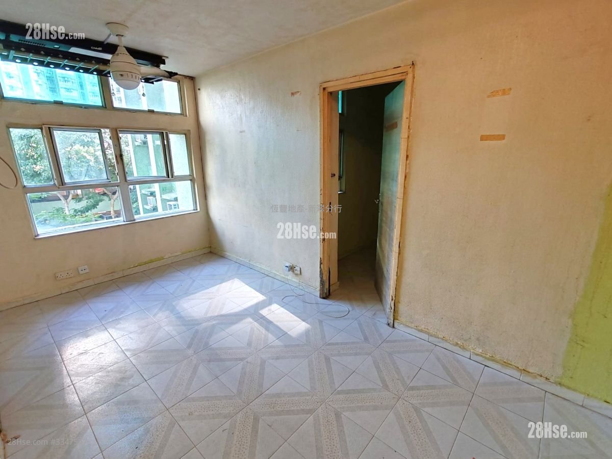 Hiu Tsui Court Sell 2 Bedrooms , 1 Bathroom 401 ft²